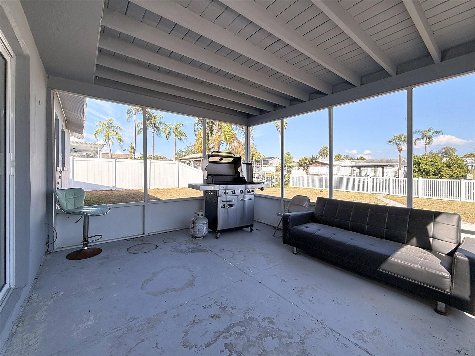 TAMPA SHORES INC 1 UNIT 3 - Residential Lease