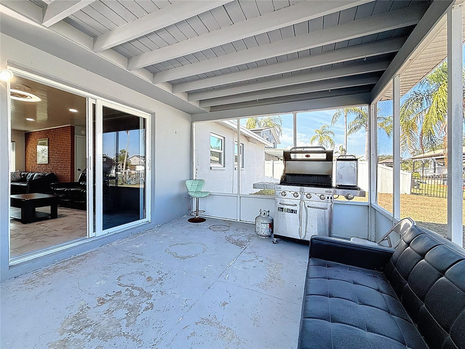 TAMPA SHORES INC 1 UNIT 3 - Residential Lease