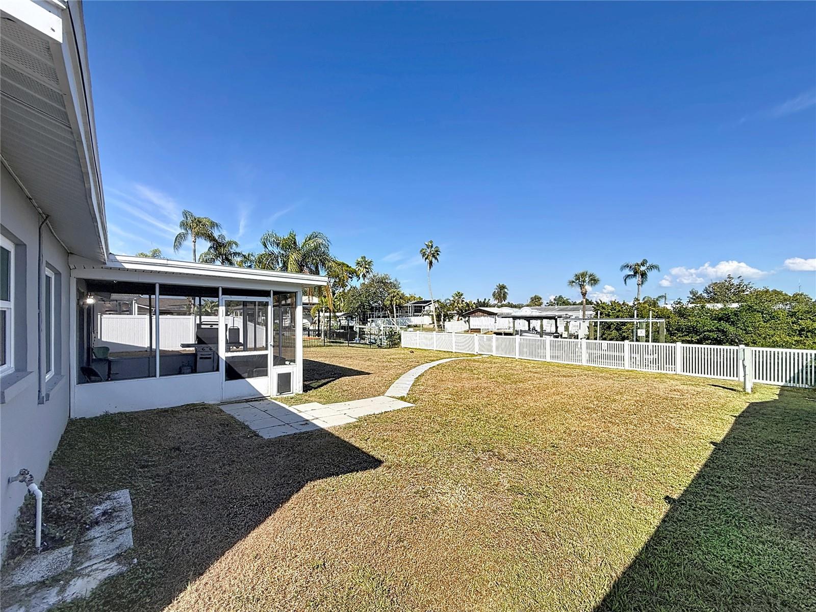 TAMPA SHORES INC 1 UNIT 3 - Residential Lease