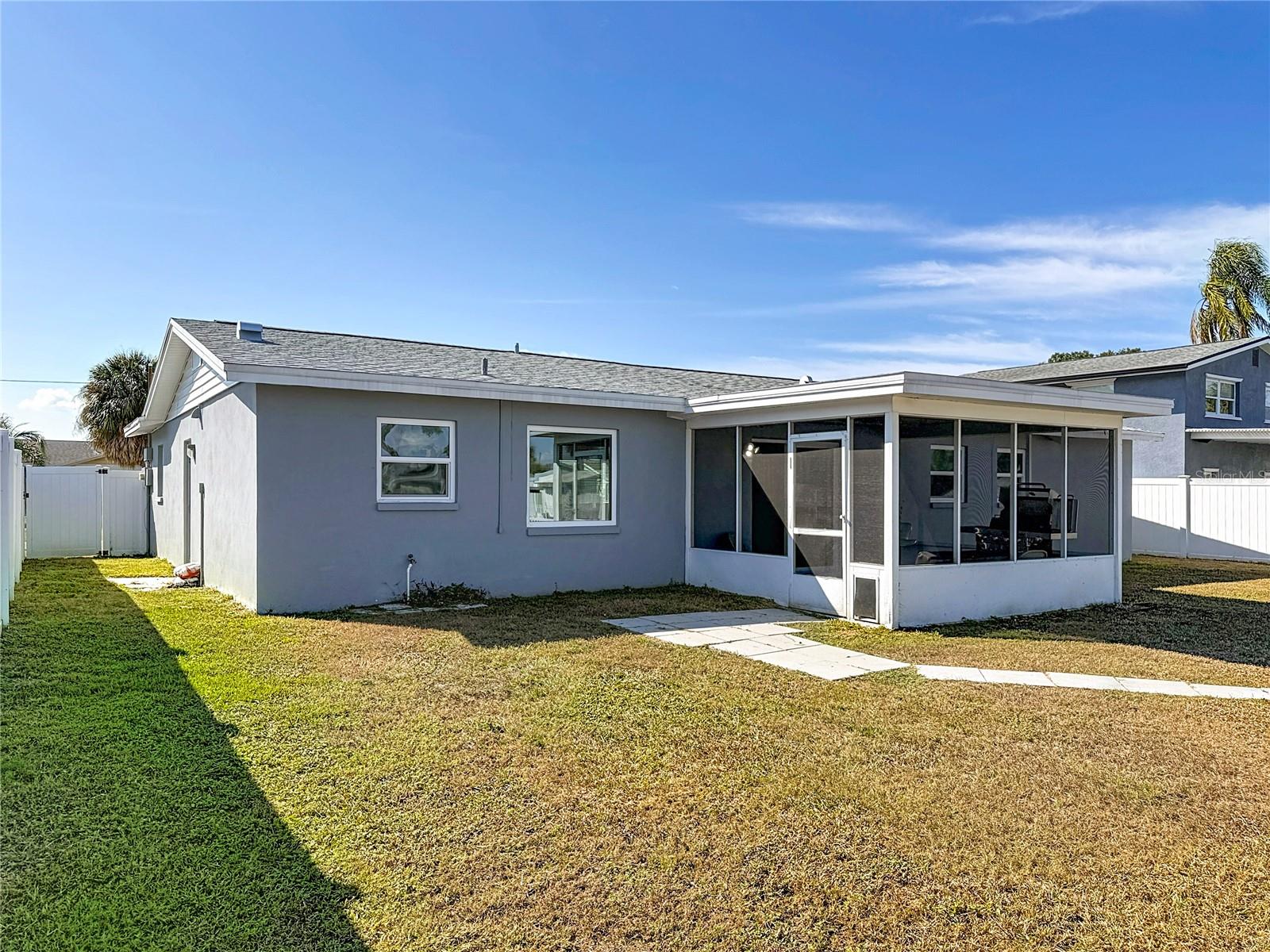 TAMPA SHORES INC 1 UNIT 3 - Residential Lease