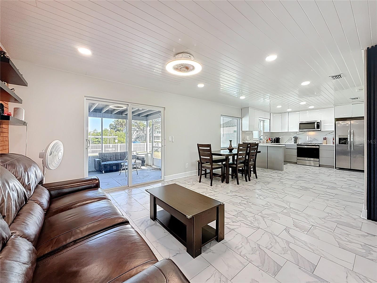 TAMPA SHORES INC 1 UNIT 3 - Residential Lease