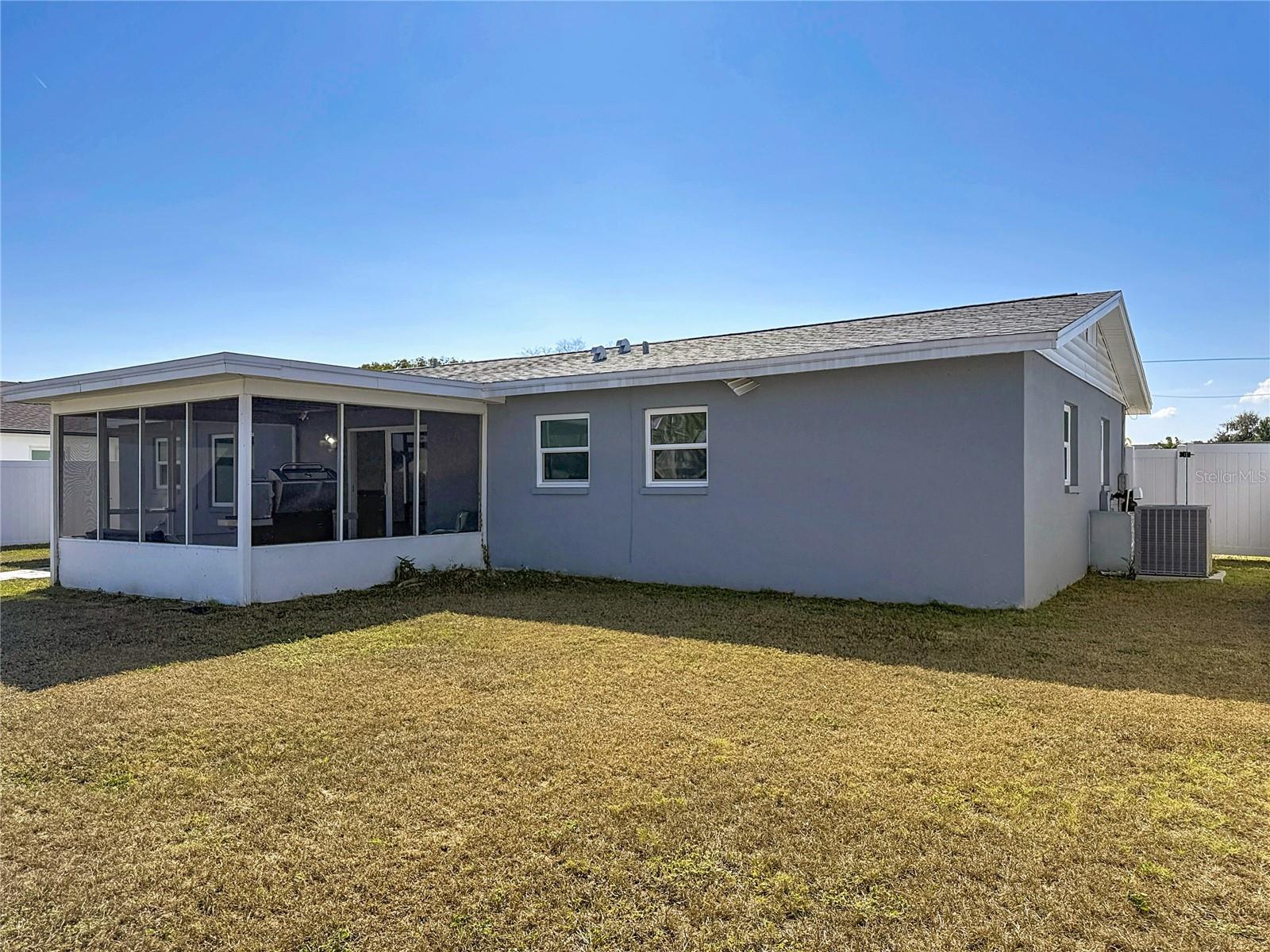 TAMPA SHORES INC 1 UNIT 3 - Residential Lease