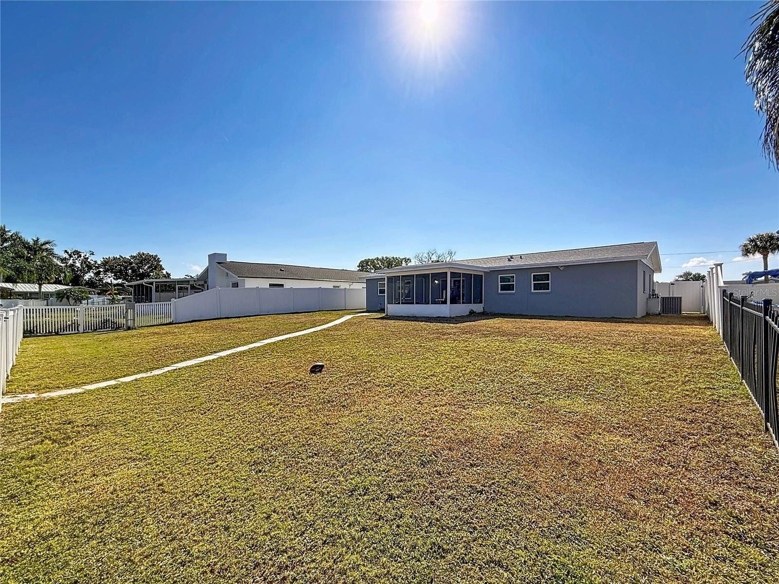 TAMPA SHORES INC 1 UNIT 3 - Residential Lease