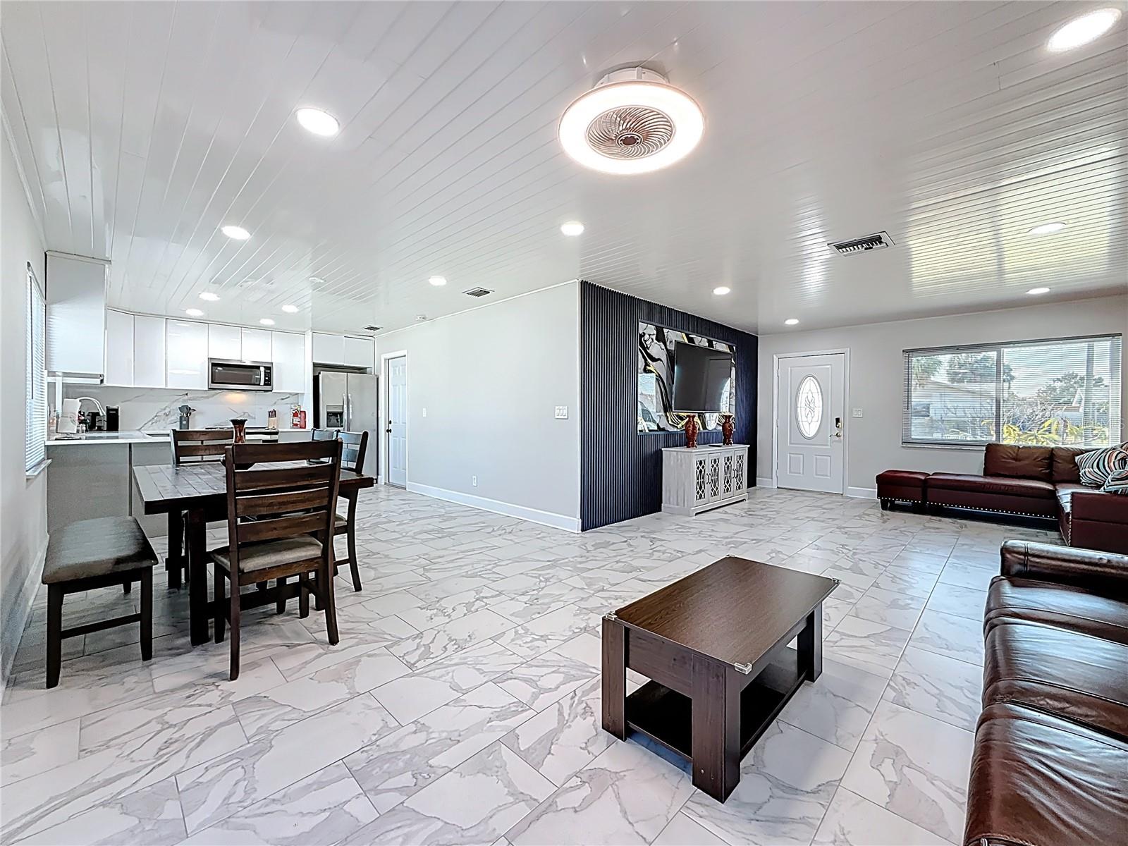 TAMPA SHORES INC 1 UNIT 3 - Residential Lease