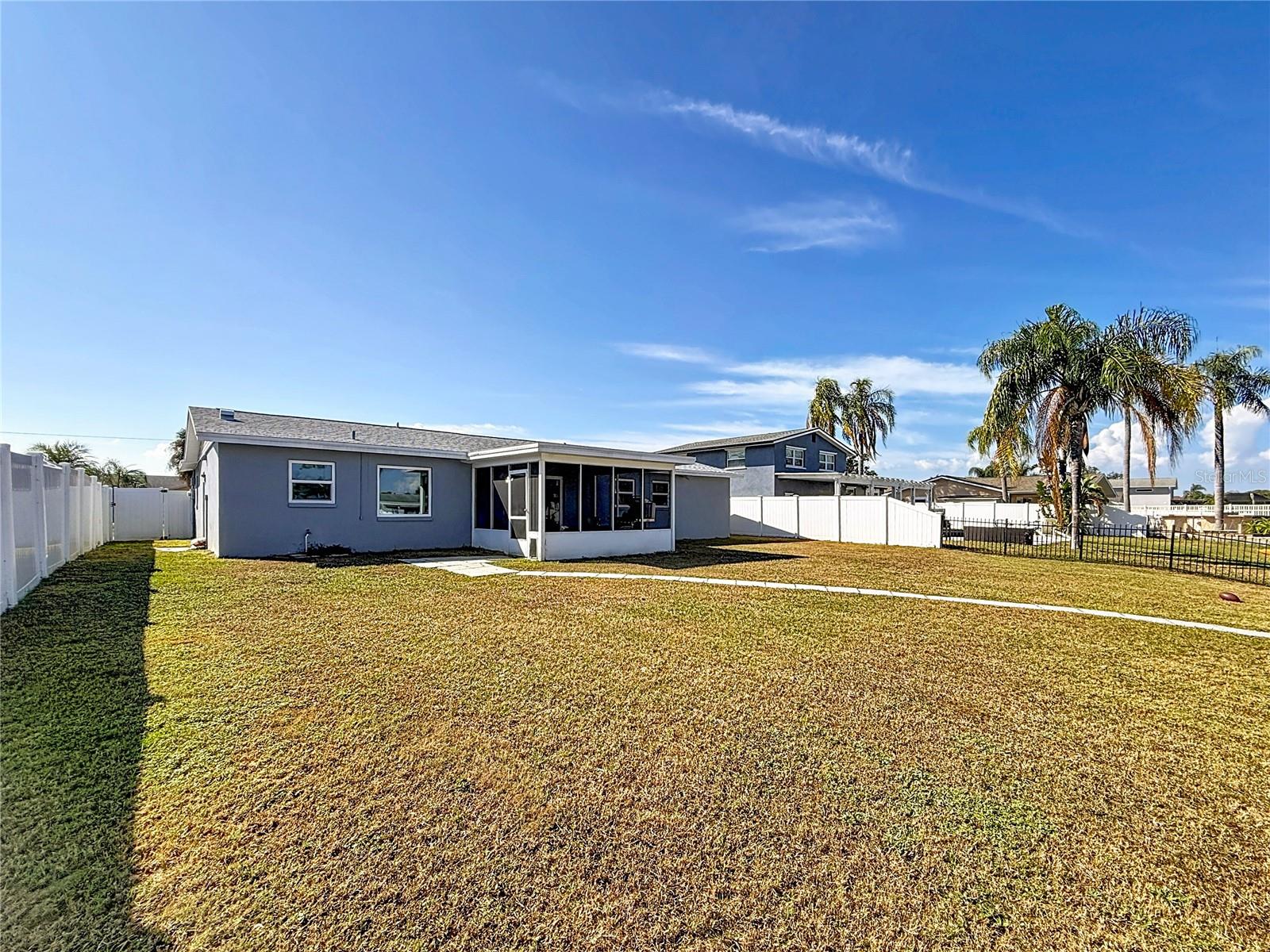 TAMPA SHORES INC 1 UNIT 3 - Residential Lease