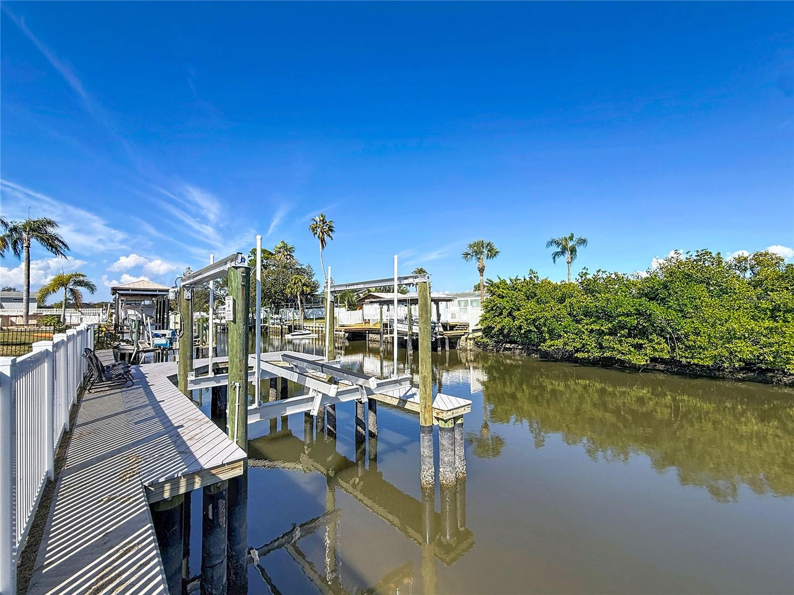 TAMPA SHORES INC 1 UNIT 3 - Residential Lease