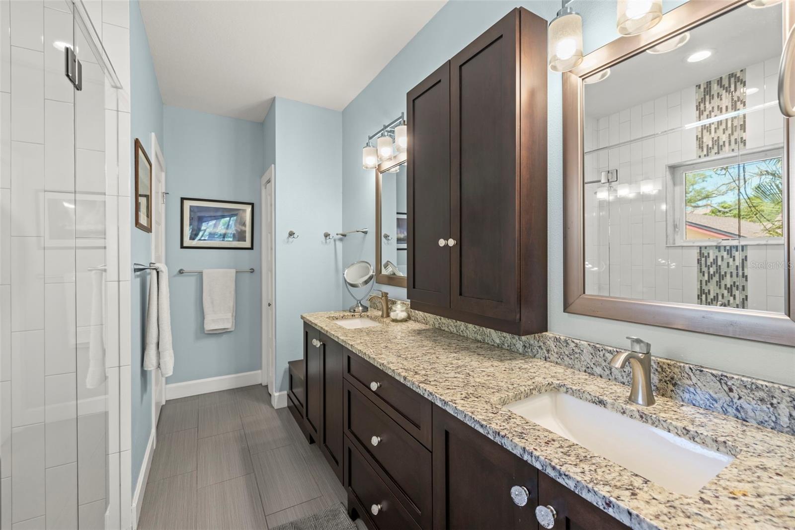 HOYTS A A SUB - Residential