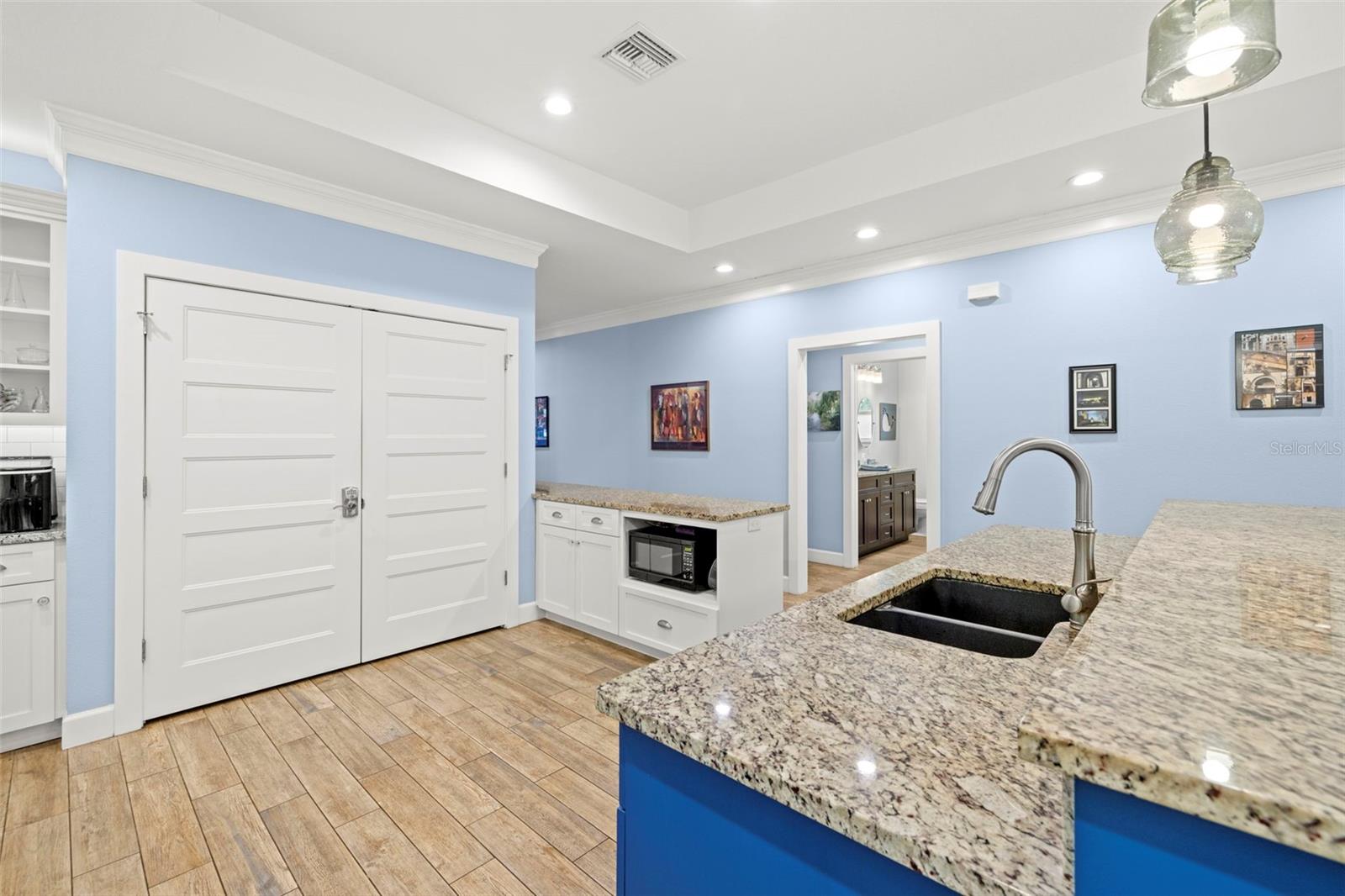 HOYTS A A SUB - Residential