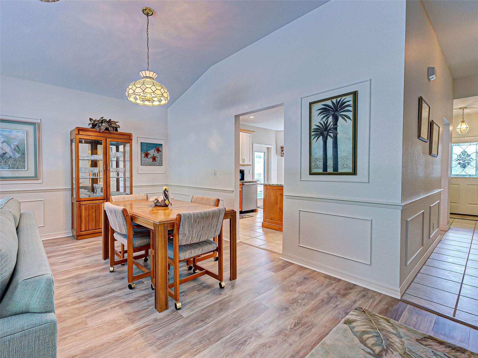 201 KING PALM COURT, VENICE, FL, 34292 2 201 KING PALM COURT