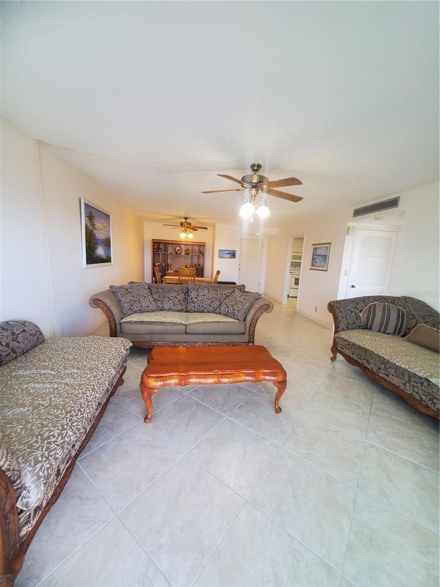 CONTINENTAL TOWERS INC CONDO - Residential Lease