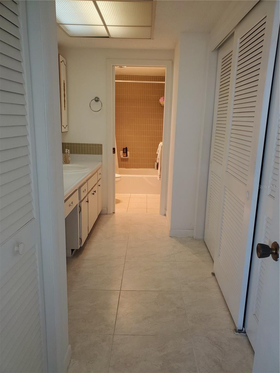 CONTINENTAL TOWERS INC CONDO - Residential Lease