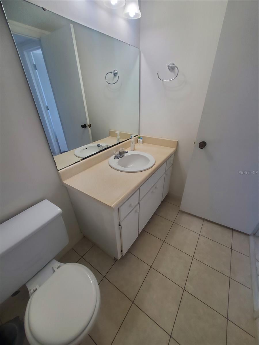 CONTINENTAL TOWERS INC CONDO - Residential Lease