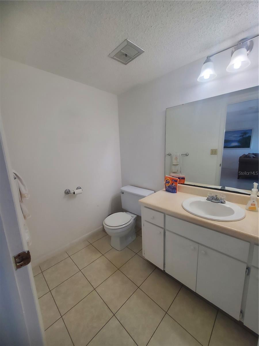 CONTINENTAL TOWERS INC CONDO - Residential Lease