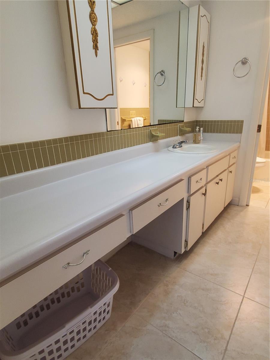 CONTINENTAL TOWERS INC CONDO - Residential Lease