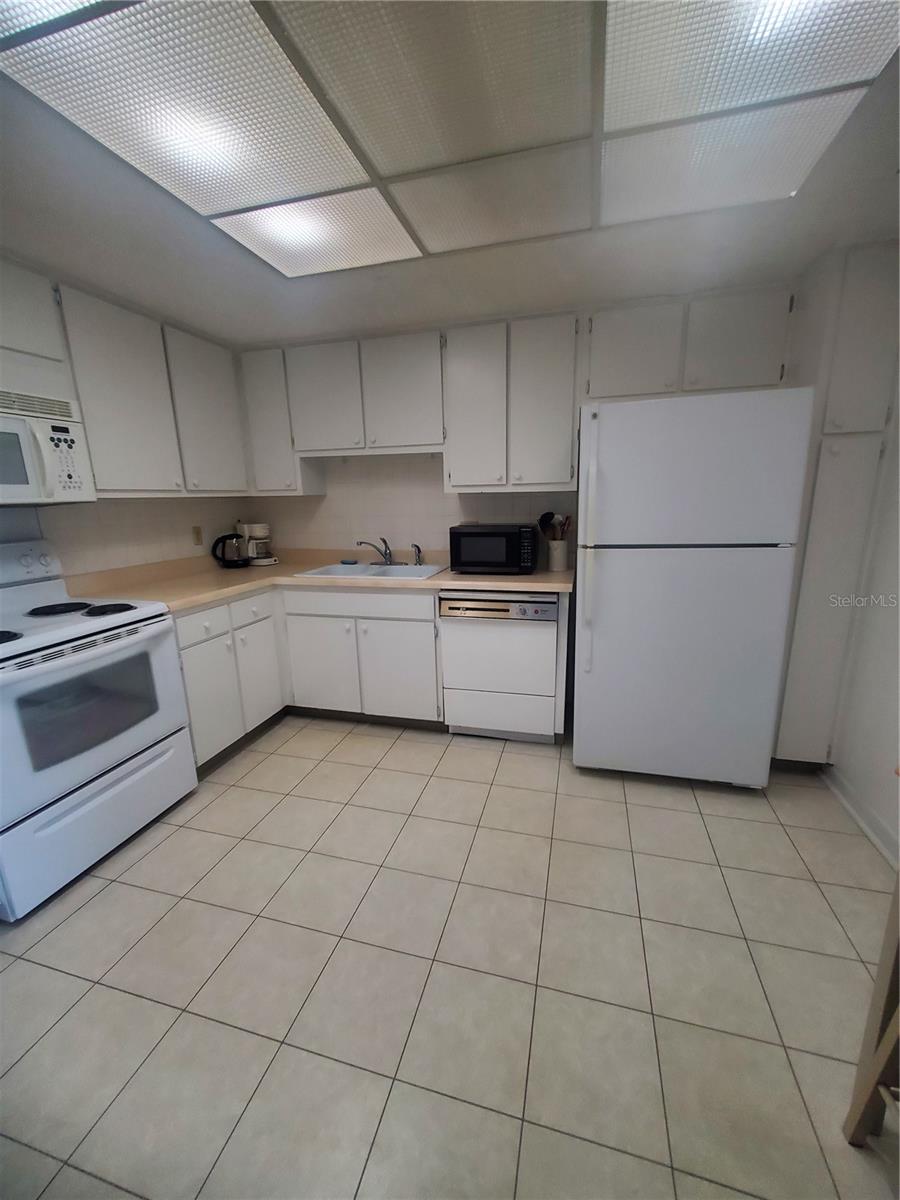 CONTINENTAL TOWERS INC CONDO - Residential Lease