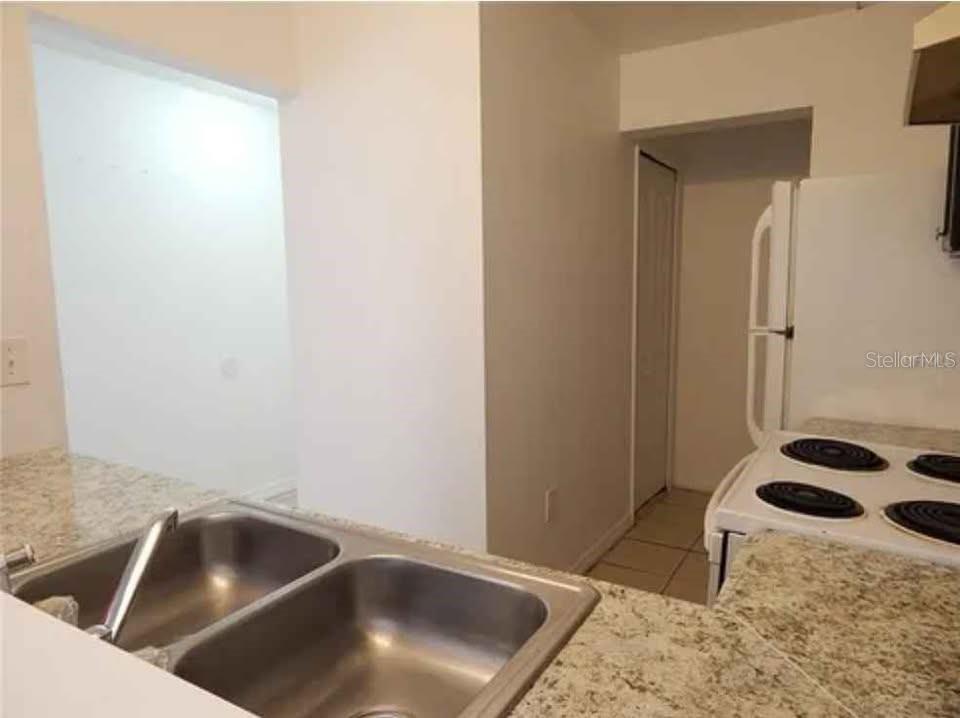5220 VIA HACIENDA 212