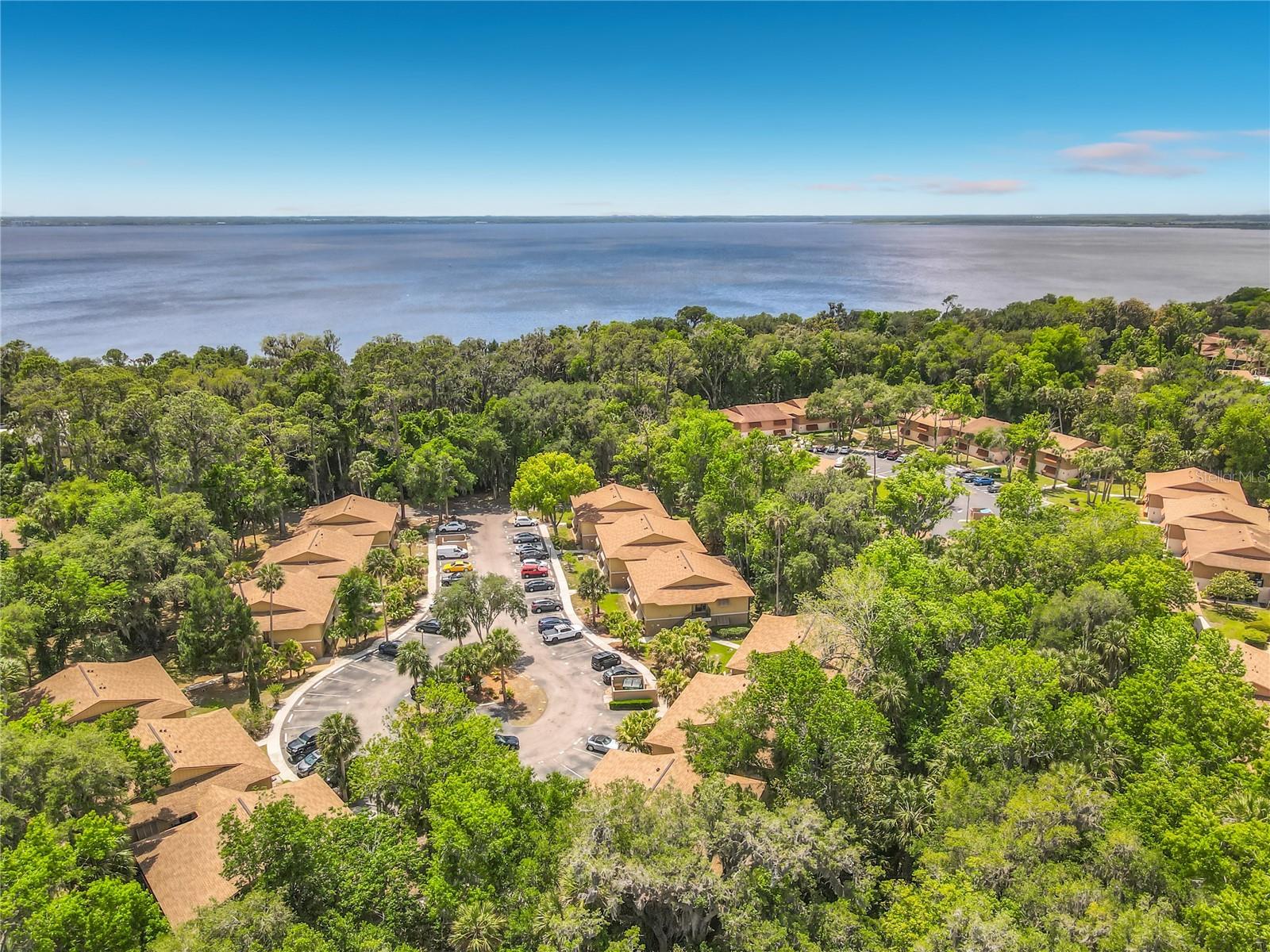 LAKESIDE CONDO APTS - Residential
