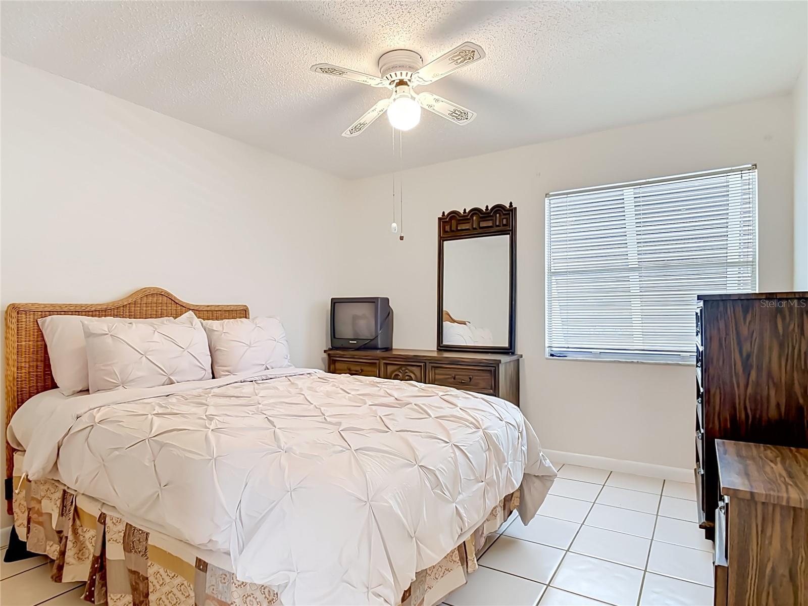 LAKESIDE CONDO APTS - Residential