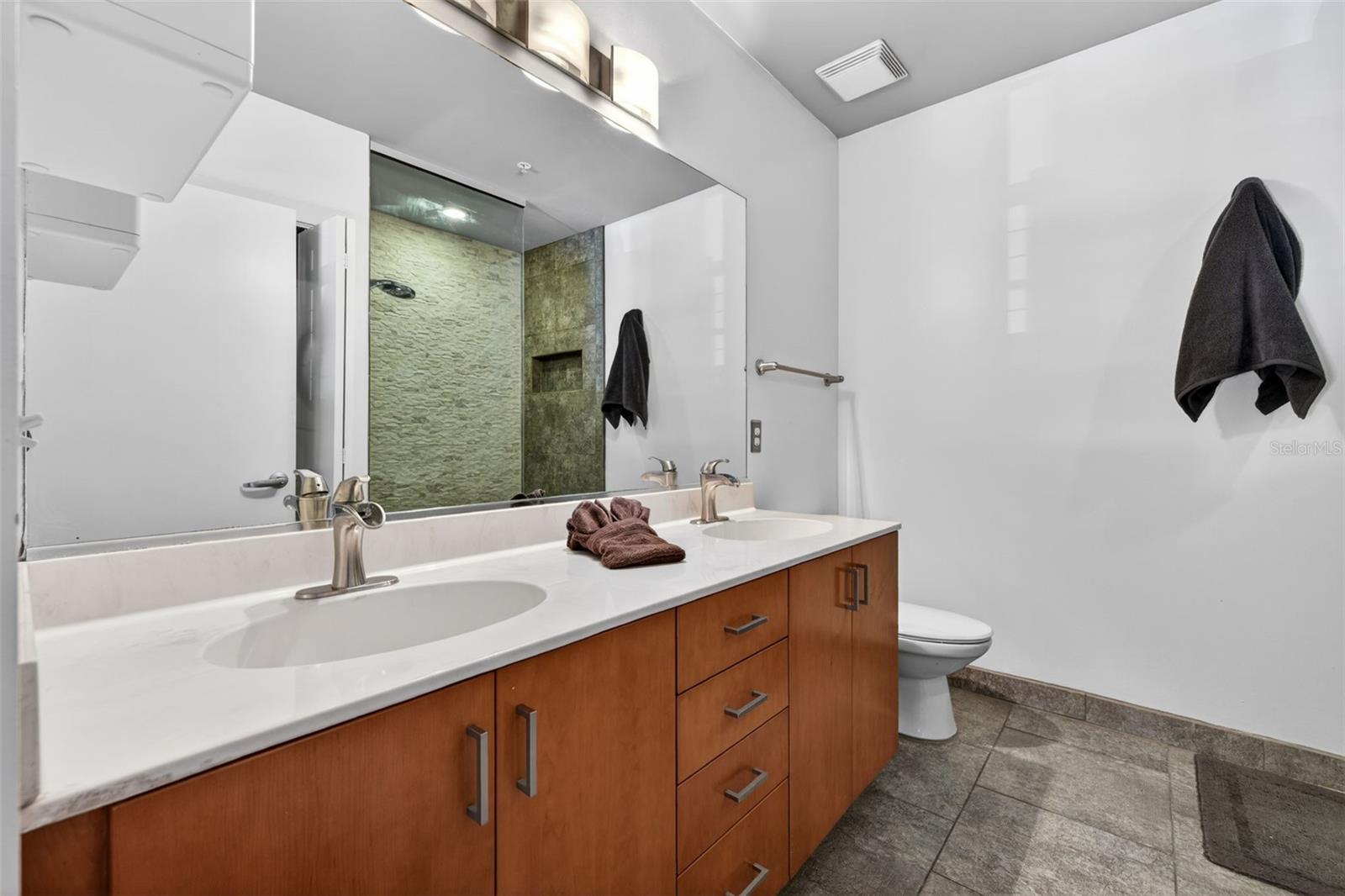 BOX FACTORY LOFTS - Residential