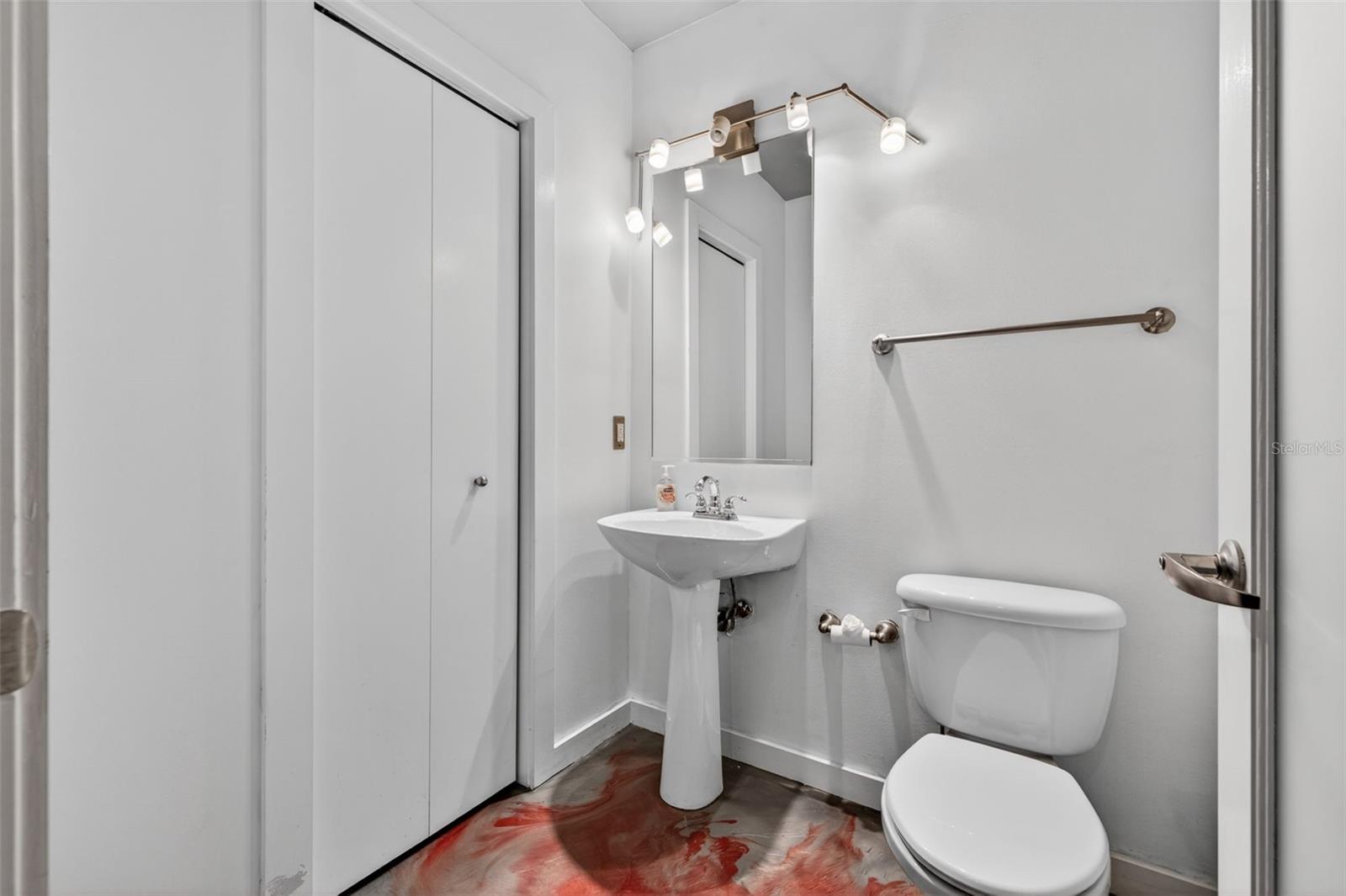 BOX FACTORY LOFTS - Residential