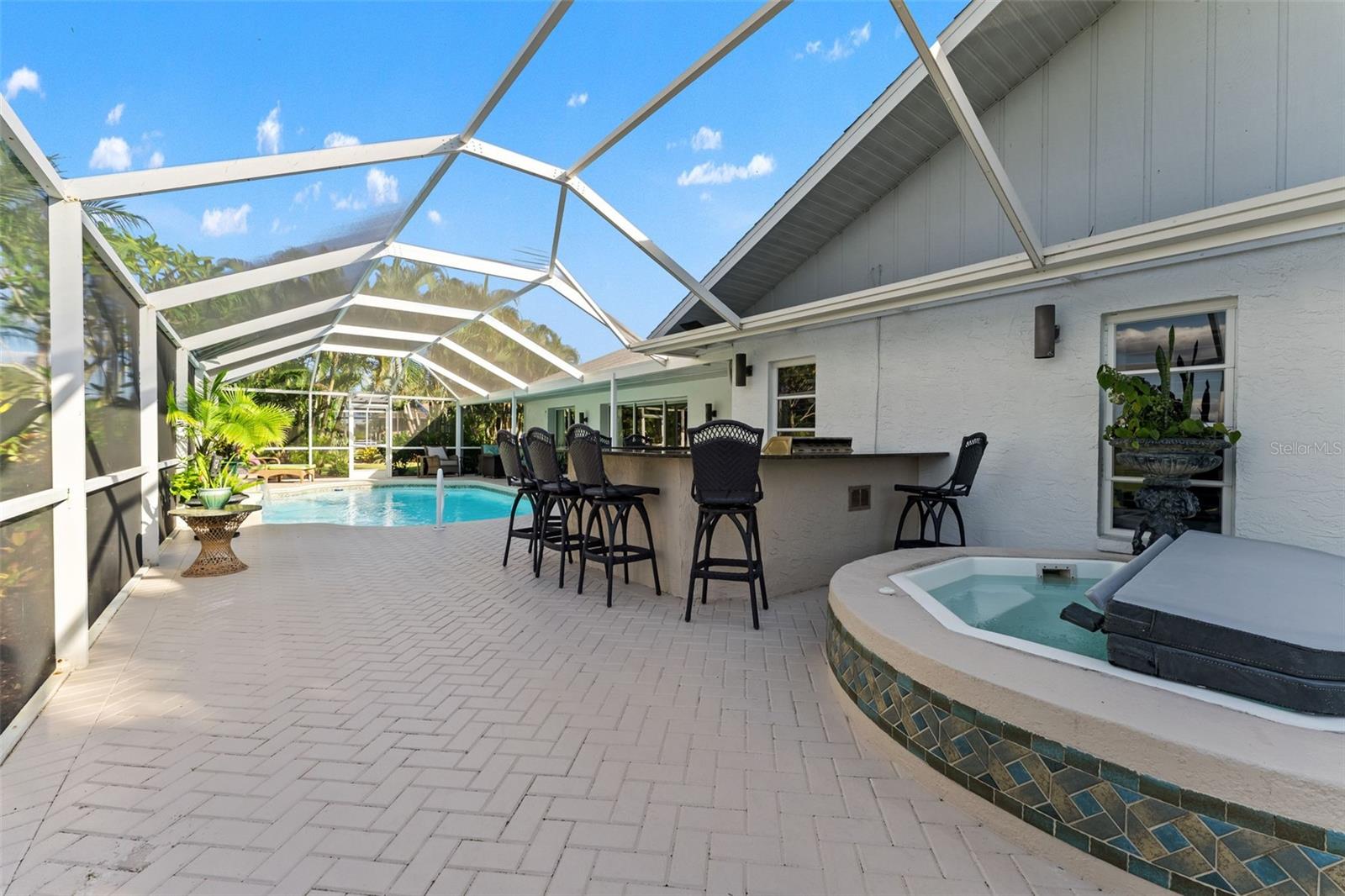 966 N DORAL LANE