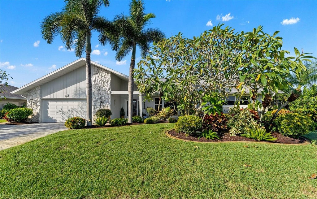 Photo of 966 N Doral Lane, Venice, FL 34293 (MLS # N6146168)