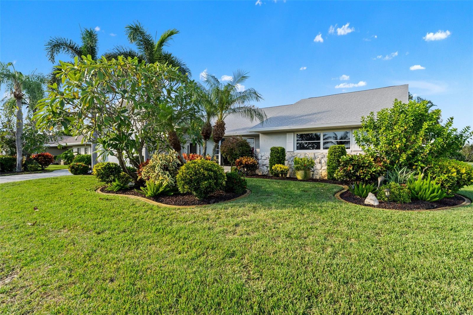 966 N DORAL LANE