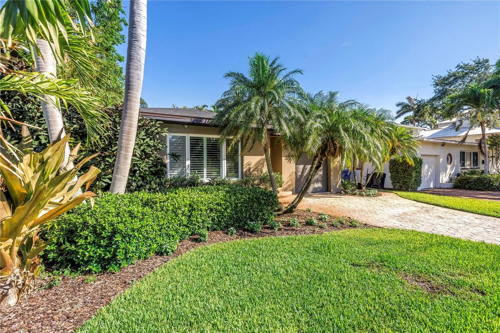 Photo of 200 Lamara Way NE, St Petersburg, FL 33704 (MLS # TB8396115)