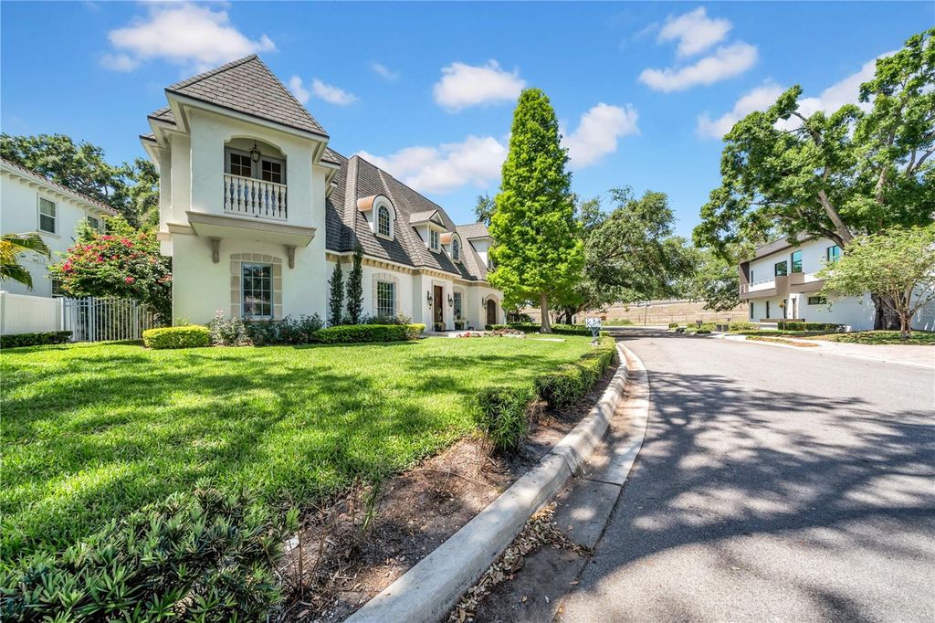 Photo of 3144 W Waverly Park, Tampa, FL 33629 (MLS # TB8393480)