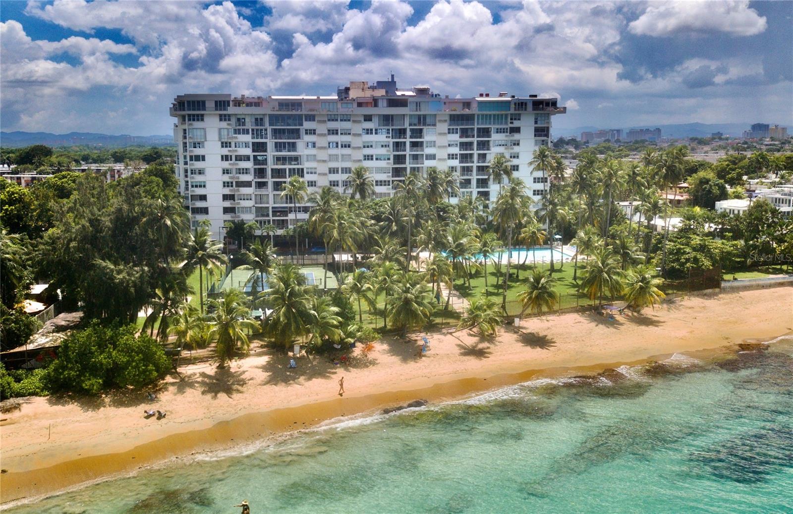 Sumerge yourself in the laidback, beachy, lifestyle Park Boulevard has to offer. Breathtaking ocean view, unique amenities, amazing community, 24 hr. security, direct access to the beach, and a full back up generator are among the things that make this apartment so hard to resist. Beautifully furnished and upgraded with lots of storage. Ocean view balcony ideal for enjoying your morning coffee or sipping your favorite cocktail at sunset. This apartment is for the most demanding ocean lovers. The condo has swimming pool, tennis court, bbq and green areas, fitness center, children's playground, storage for kayaks, surfing, sup equipment.