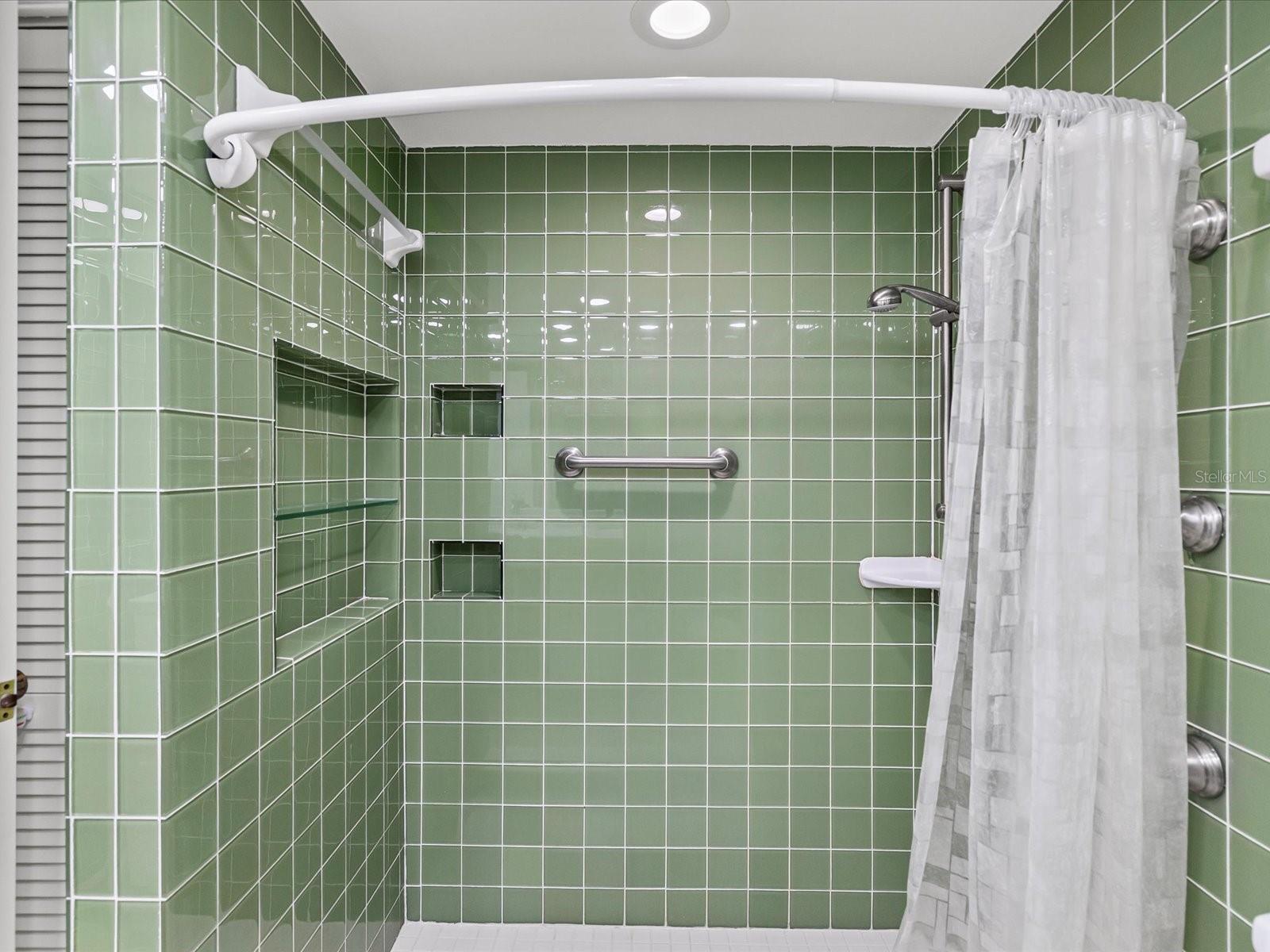 HOLIDAY LAKE VILLAS CONDO - Residential