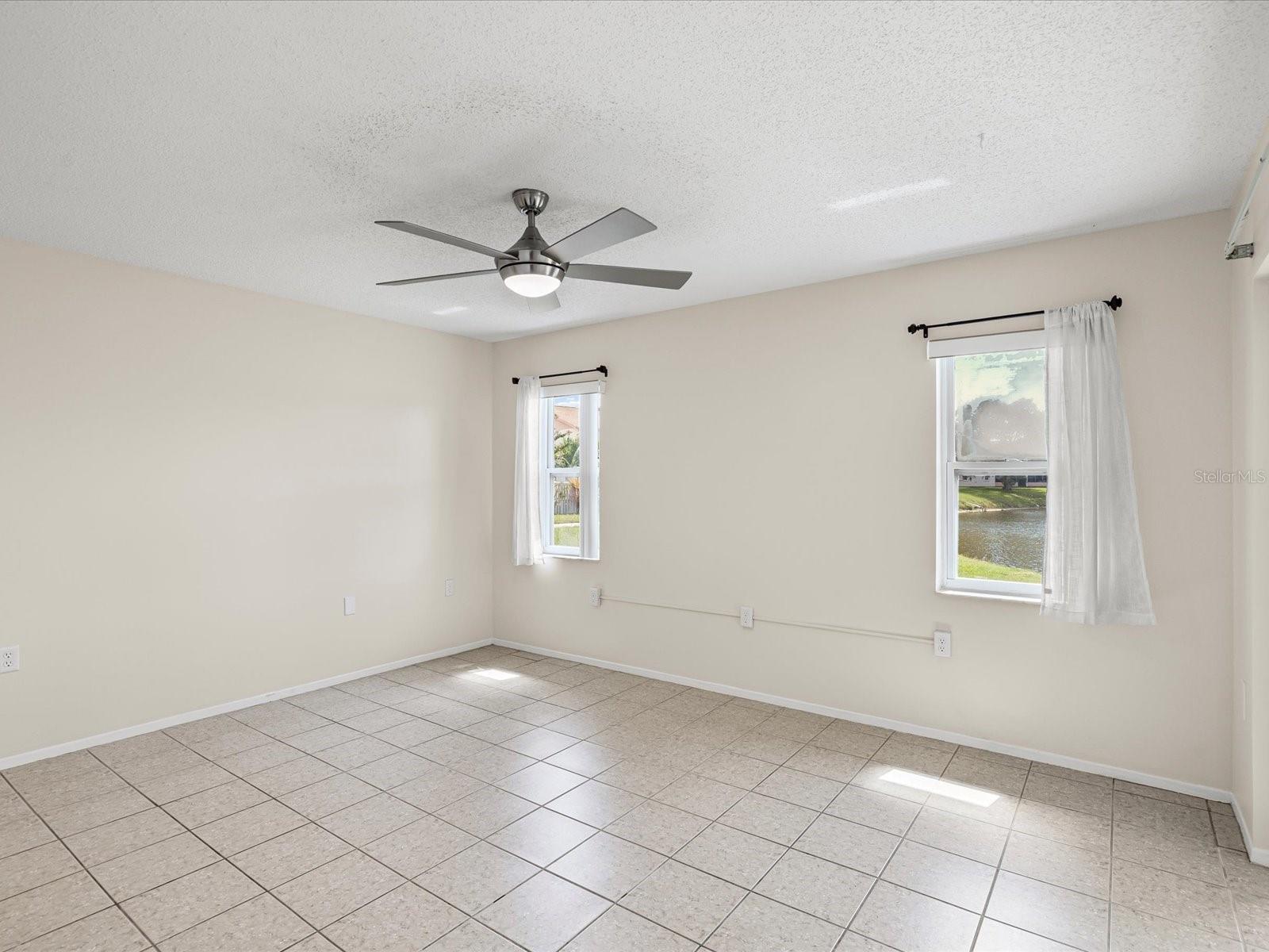 HOLIDAY LAKE VILLAS CONDO - Residential