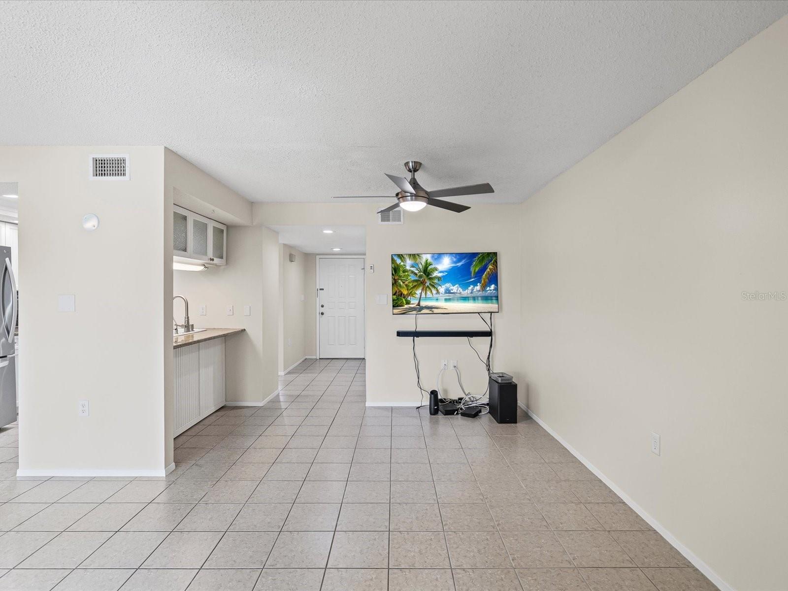 HOLIDAY LAKE VILLAS CONDO - Residential