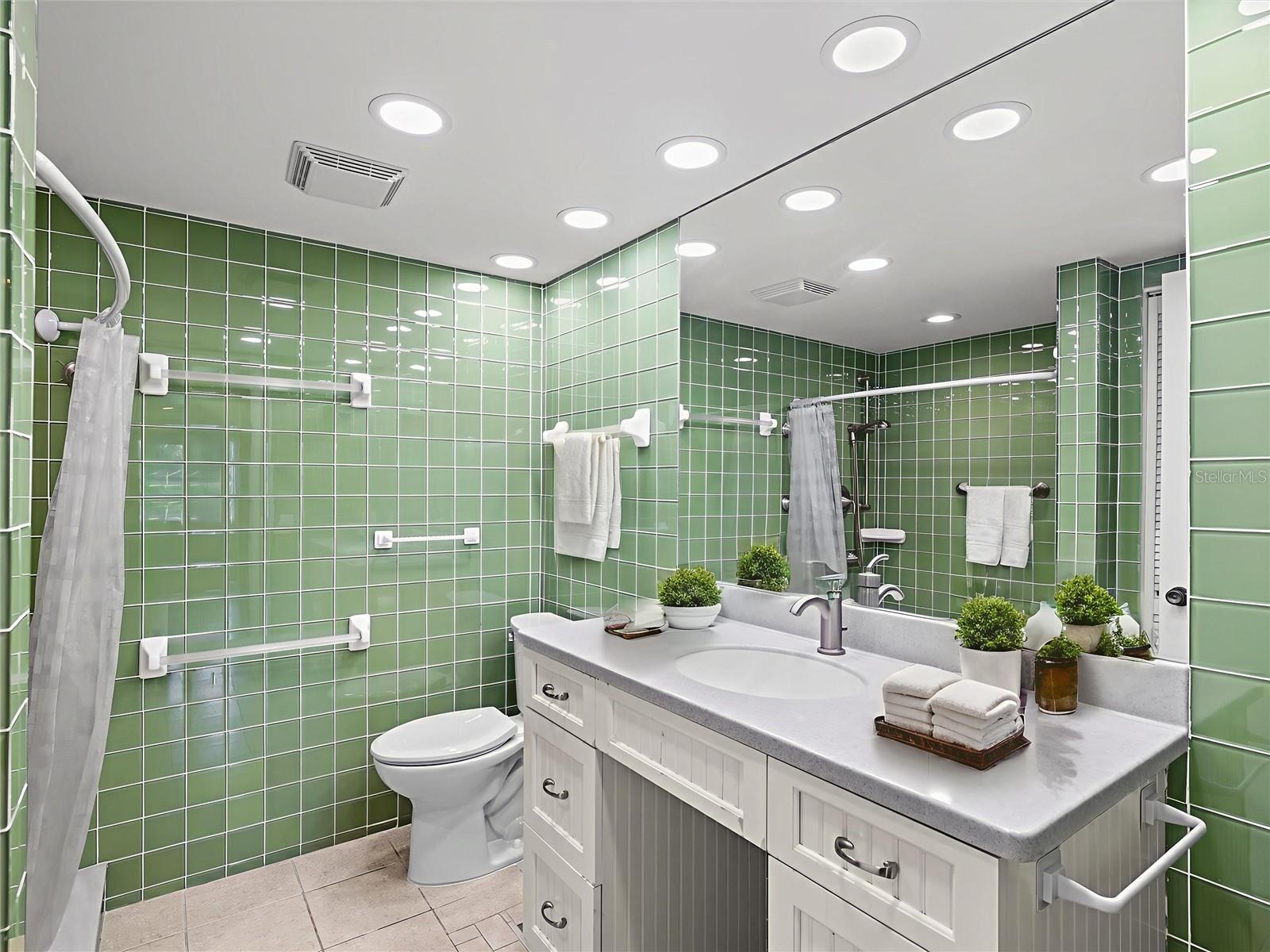 HOLIDAY LAKE VILLAS CONDO - Residential