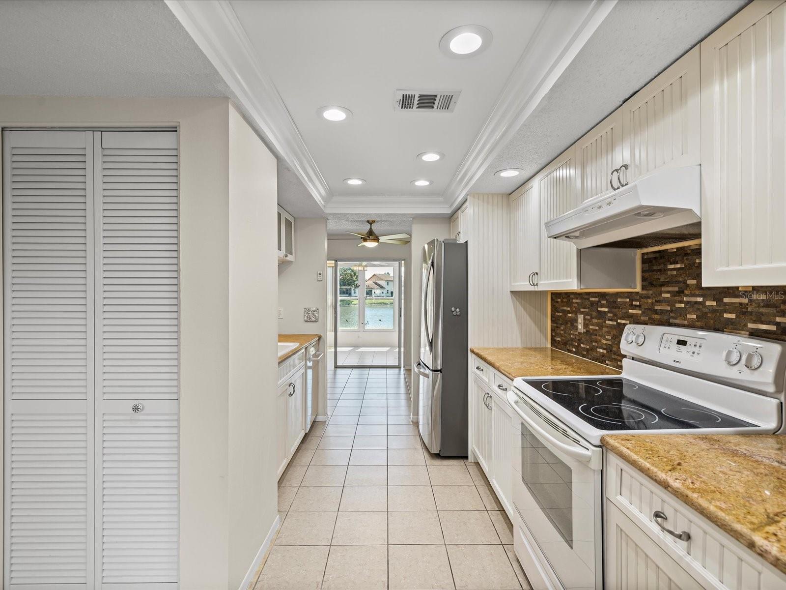 HOLIDAY LAKE VILLAS CONDO - Residential