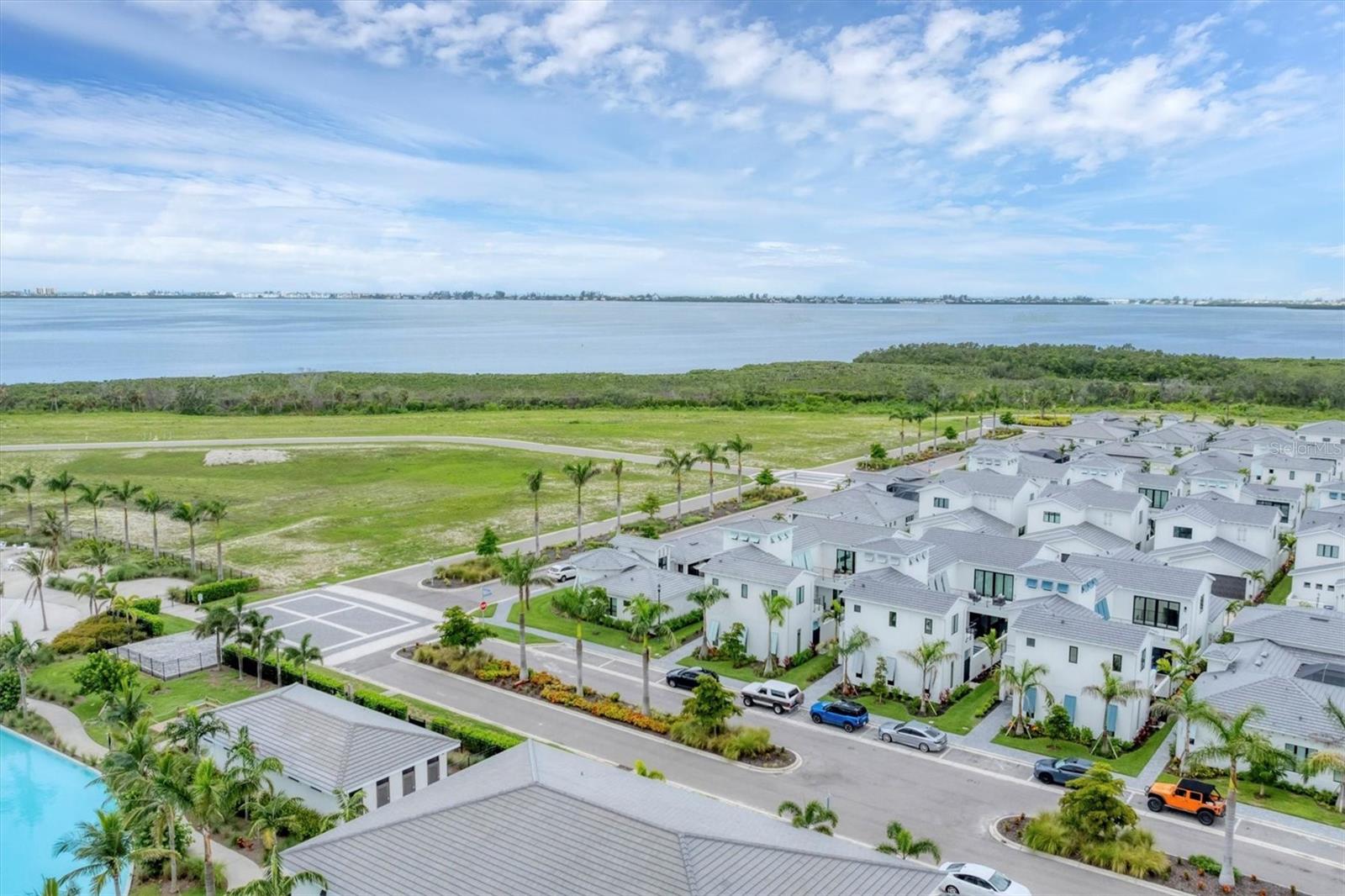 AQUA LAGOON - Residential