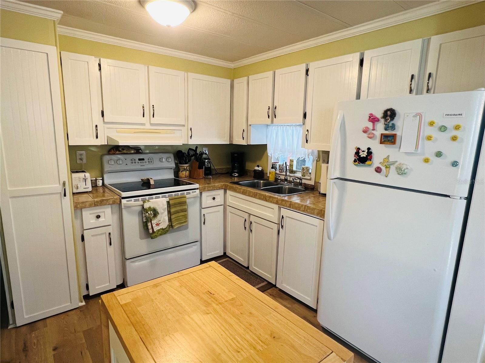 VENETIAN ESTATES - Residential