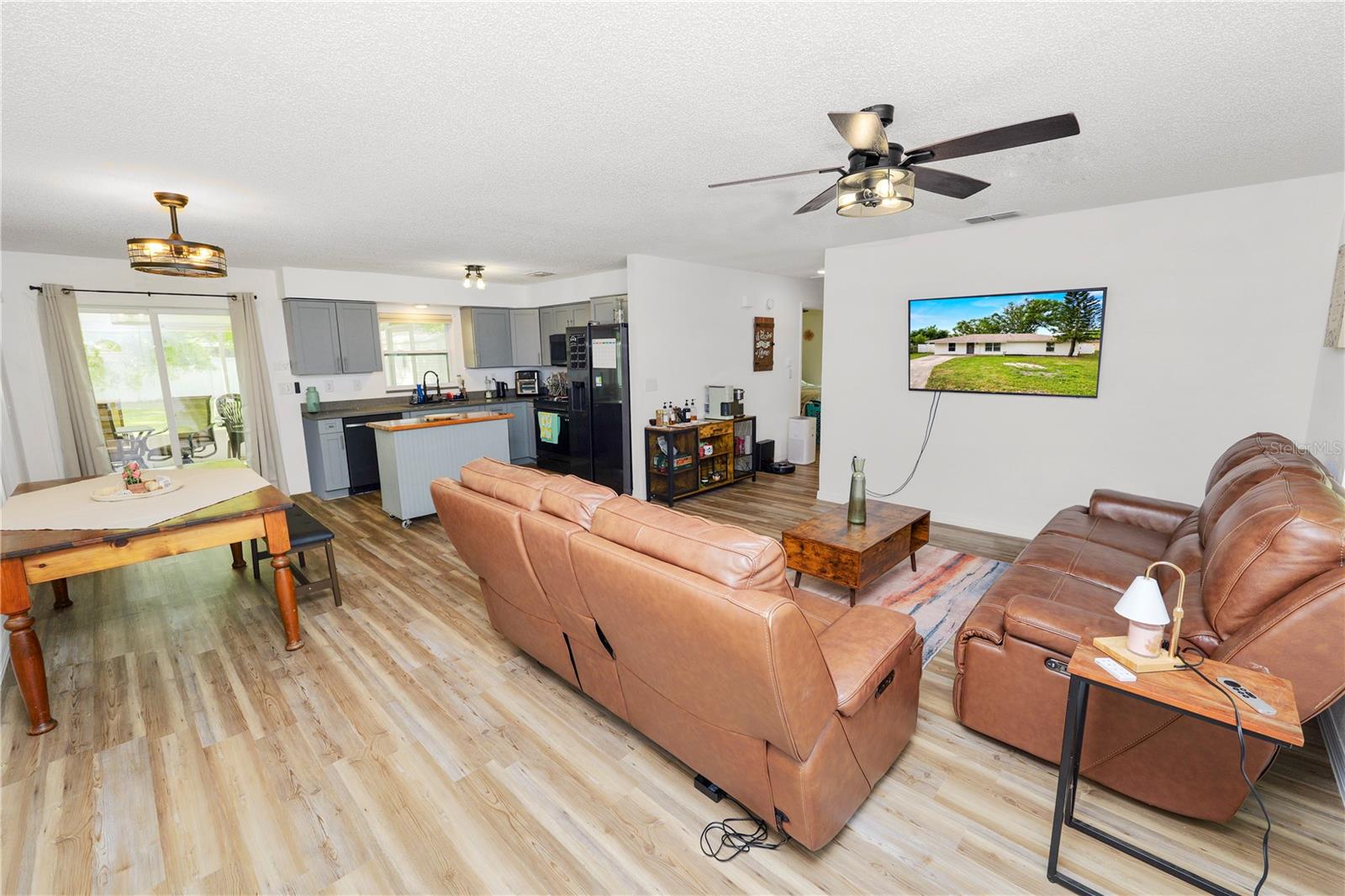 2937 DELROSE DRIVE N