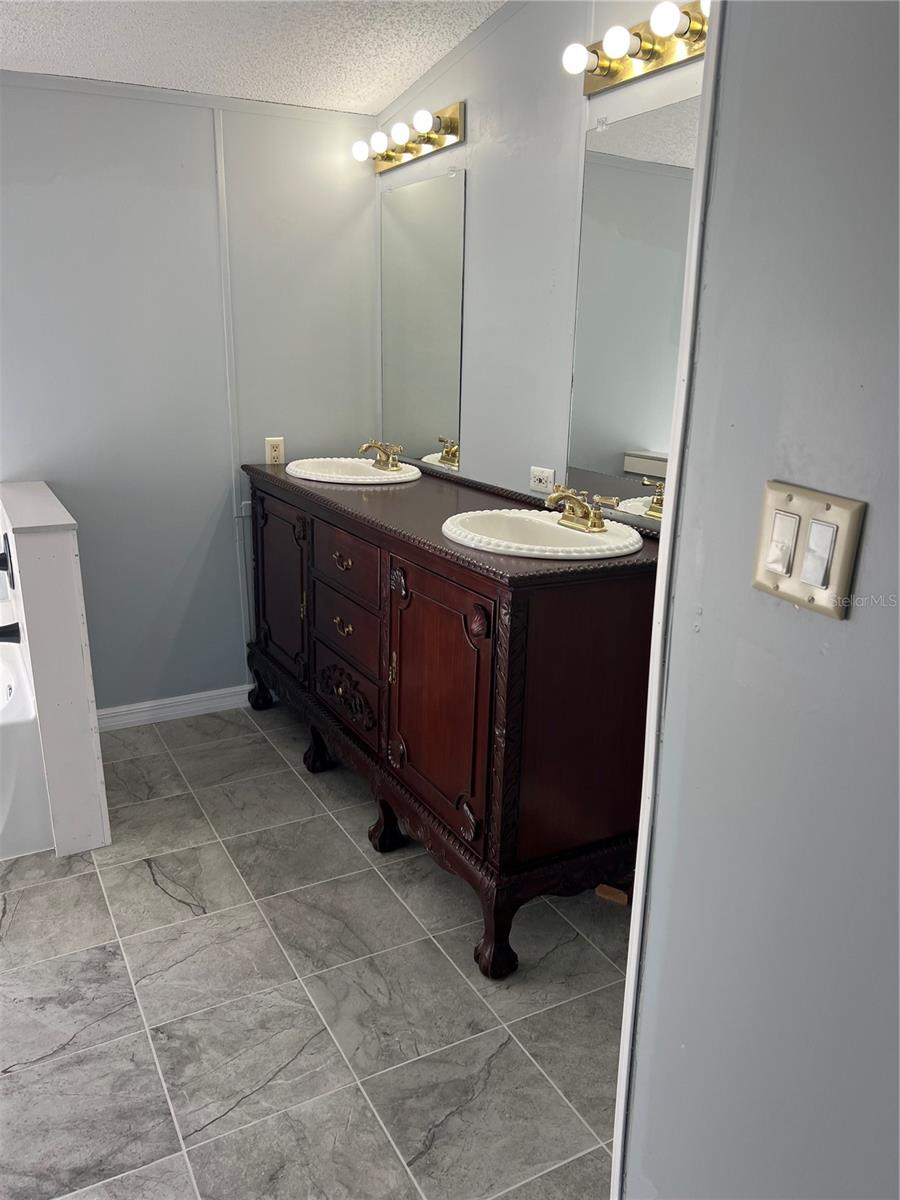 HILL N DALE THE VILLAGE - Residential