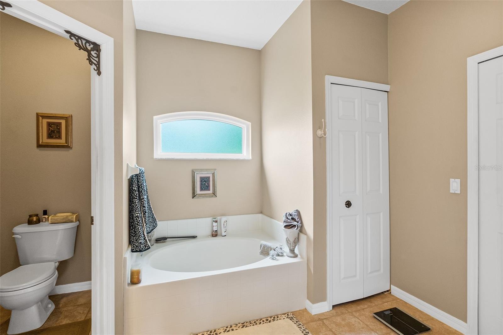 CYPRESS KNOLL - Residential