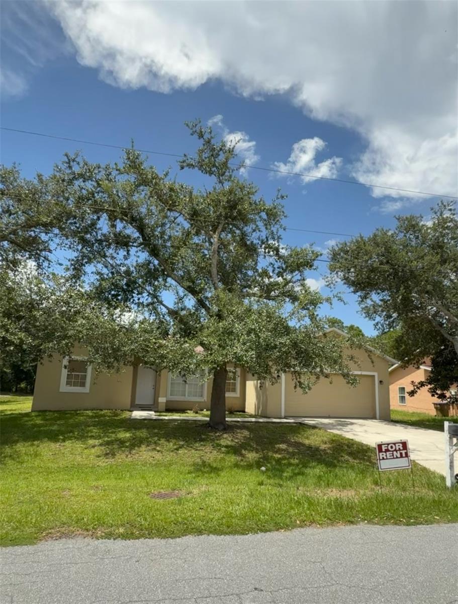 This magnificent home has been almost completely renovated. It's in a quiet location. It's available immediately after the application process is completed, for immediate delivery. Please text me by Whatsapp o or text
