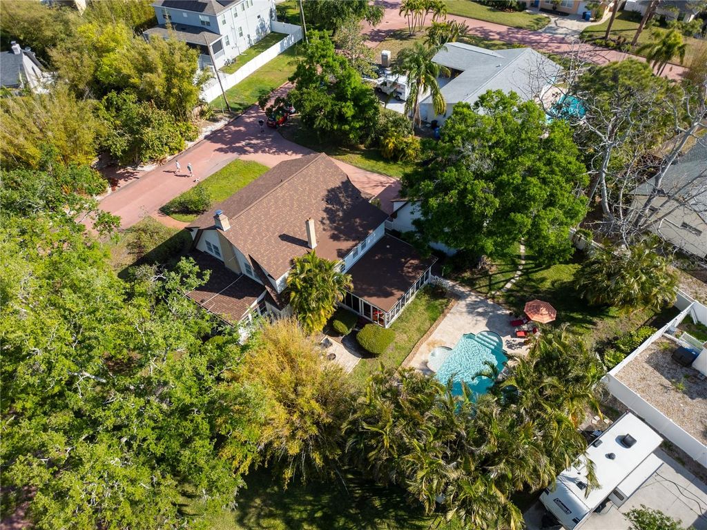 Photo of 1226 Serpentine Drive S, St Petersburg, FL 33705 (MLS # TB8441721)