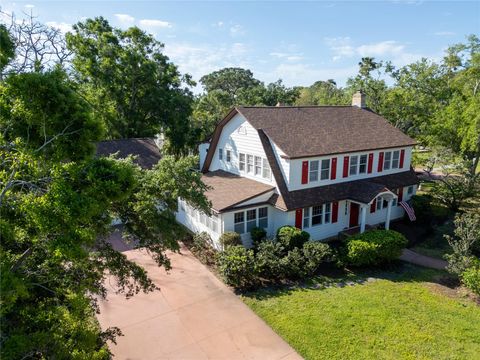 Photo of 1226 Serpentine Drive S, St Petersburg, FL 33705 (MLS # TB8441721)