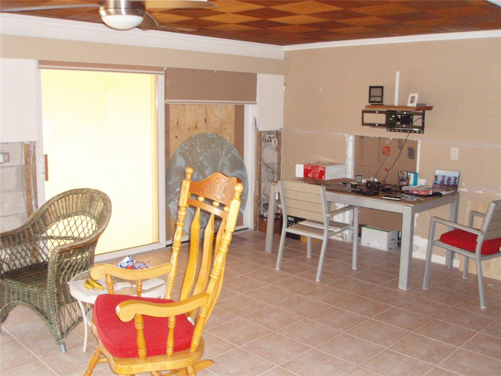 VENETIAN POINT - Land