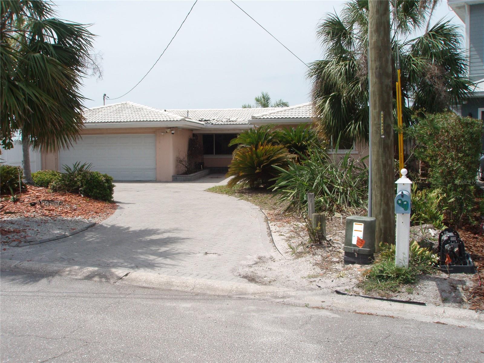 VENETIAN POINT - Land