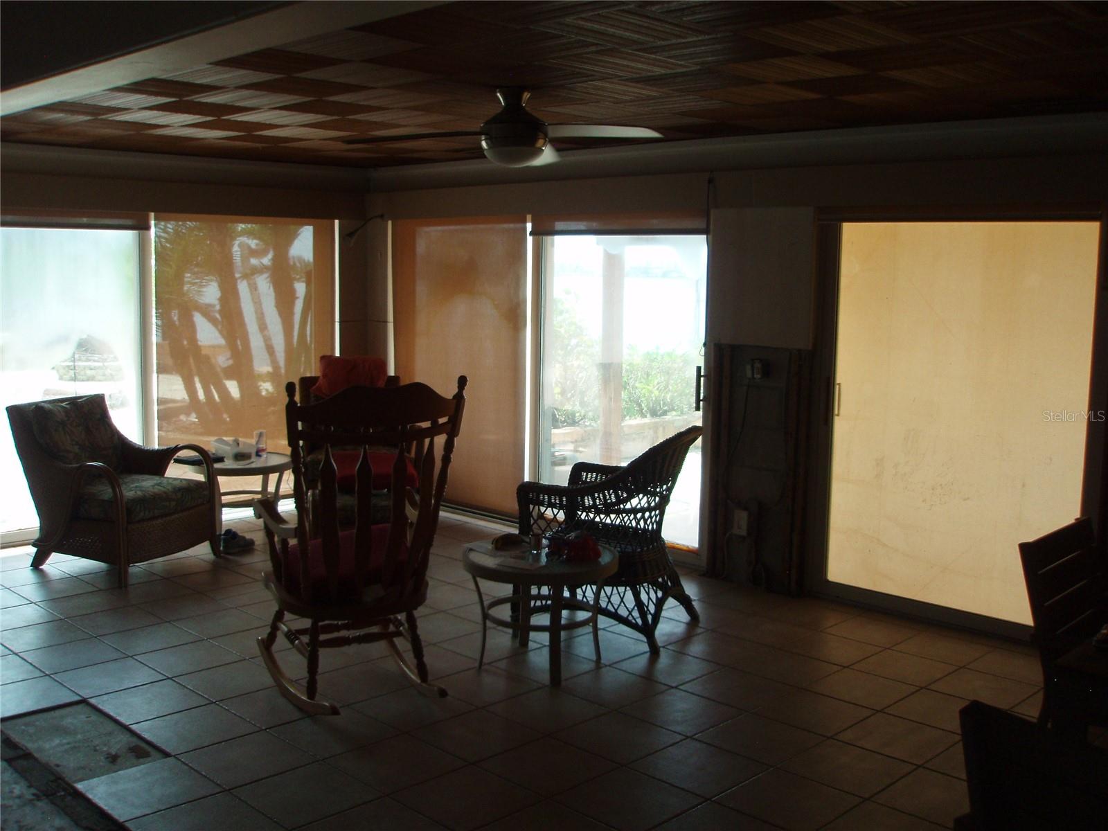 VENETIAN POINT - Land