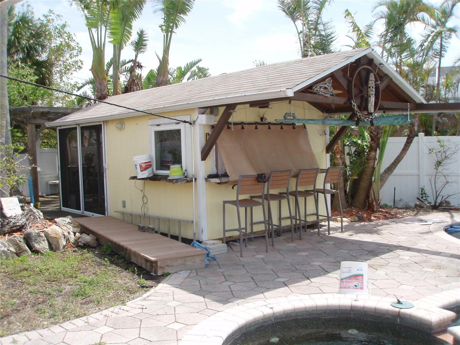 VENETIAN POINT - Land