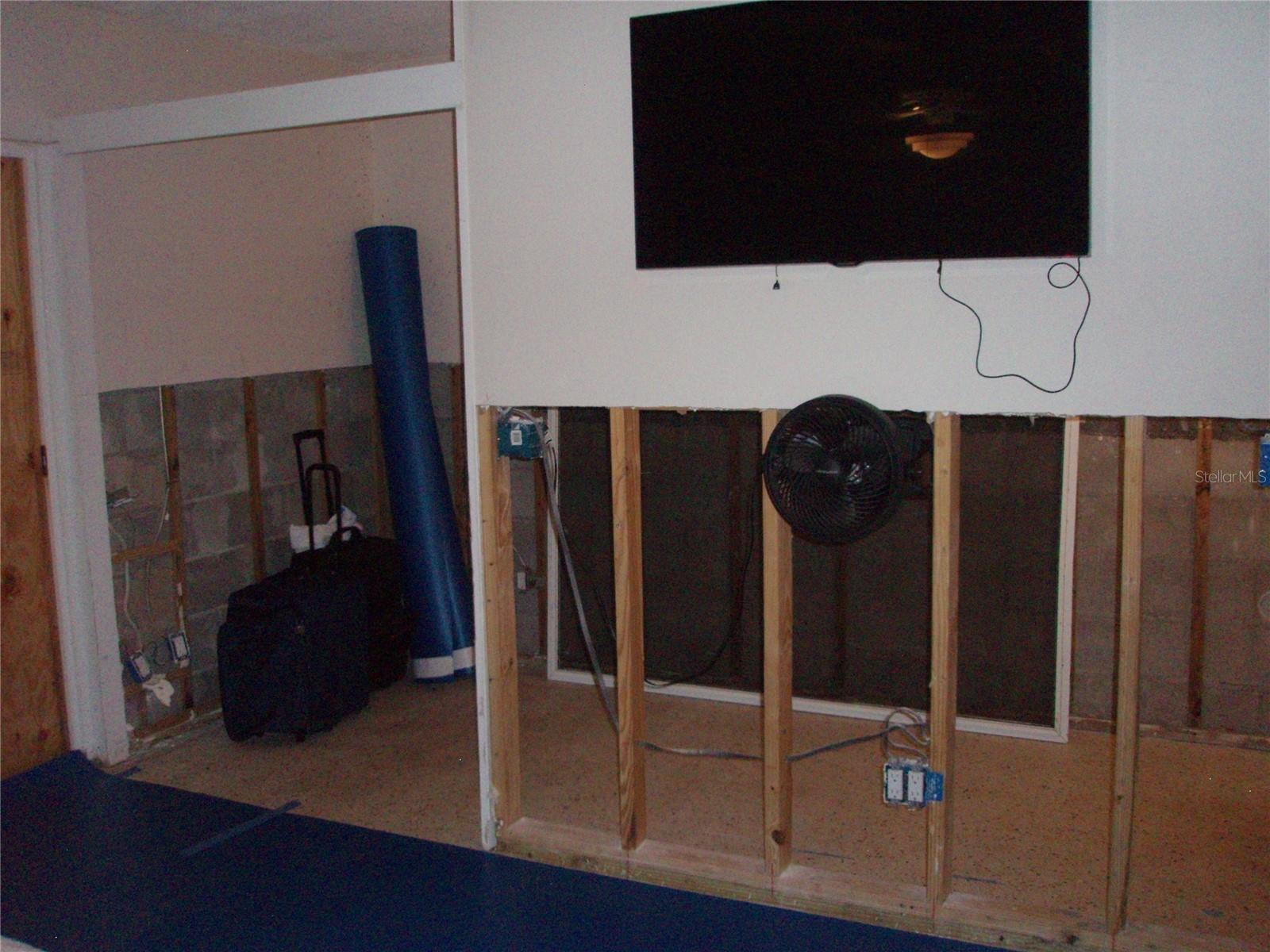 VENETIAN POINT - Land