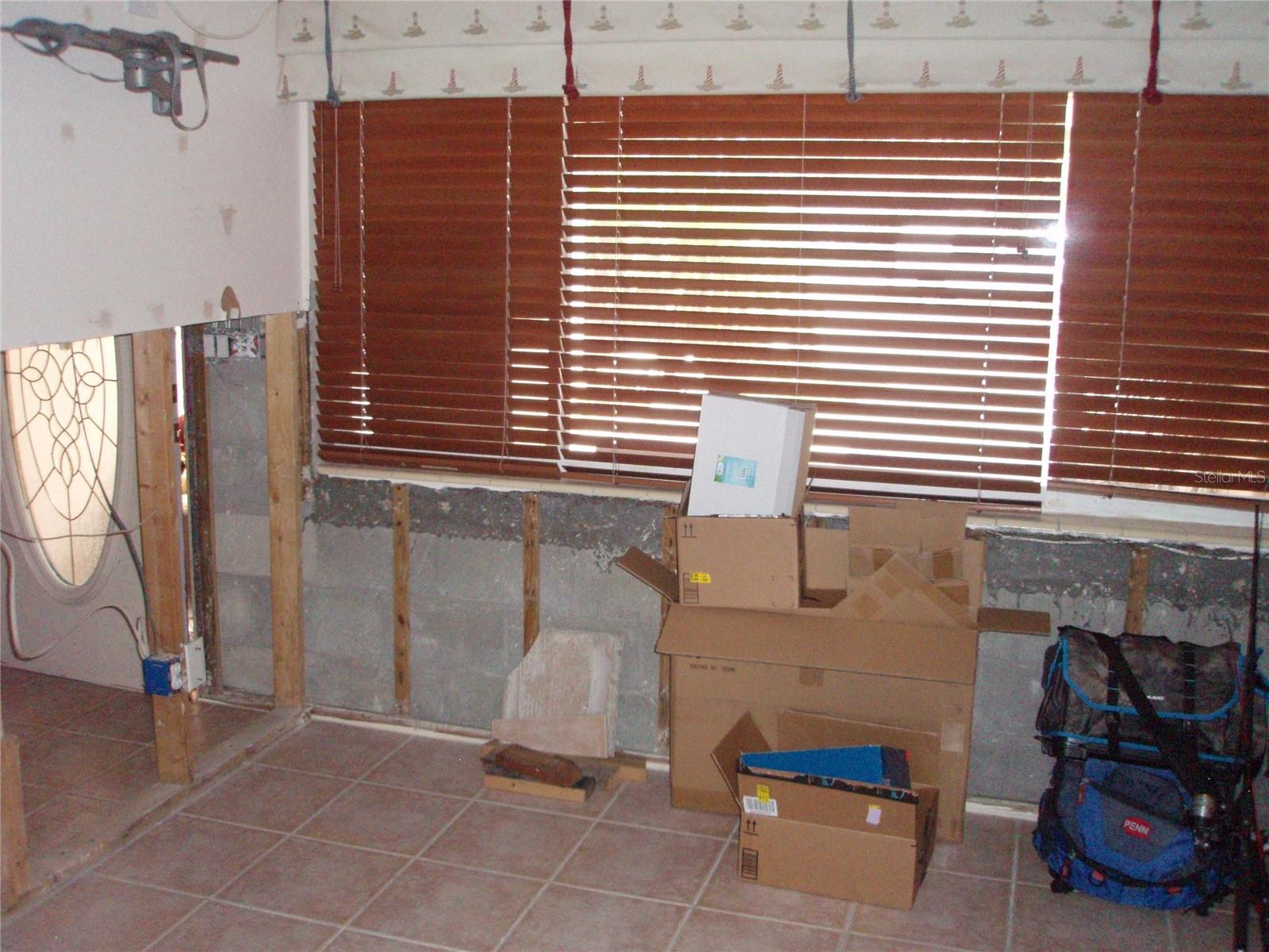 VENETIAN POINT - Land