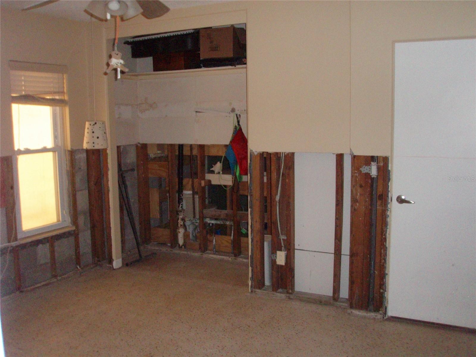 VENETIAN POINT - Land